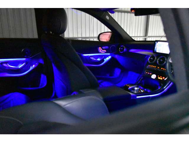 メルセデスベンツ Ｃクラス Ｃ２００ ローレウス エディション （ＢＳＧ搭載モデル） スポーツプラスパッケージ R1年 (関東) 99