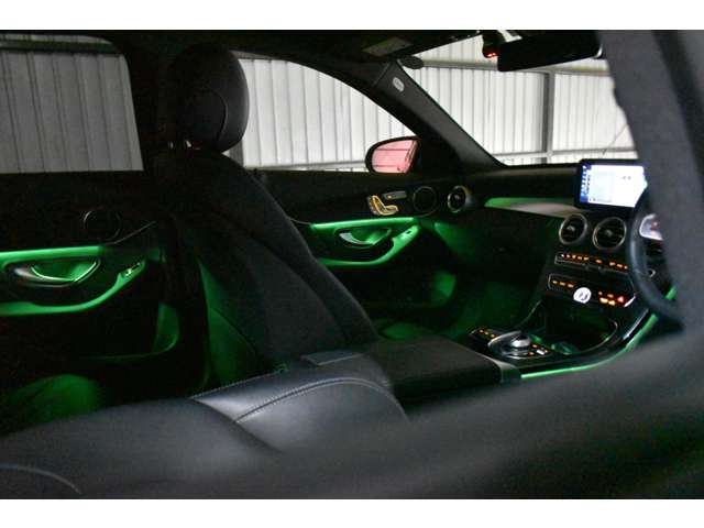 メルセデスベンツ Ｃクラス Ｃ２００ ローレウス エディション （ＢＳＧ搭載モデル） スポーツプラスパッケージ R1年 (関東) 99