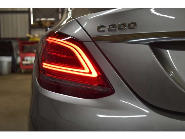 メルセデスベンツ Ｃクラス Ｃ２００ ローレウス エディション （ＢＳＧ搭載モデル） スポーツプラスパッケージ R1年 (関東) 99