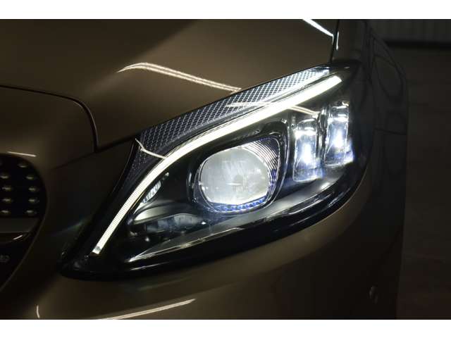 メルセデスベンツ Ｃクラス Ｃ２００ ローレウス エディション （ＢＳＧ搭載モデル） スポーツプラスパッケージ R1年 (関東) 99