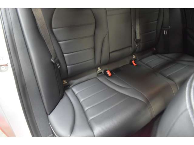 メルセデスベンツ Ｃクラス Ｃ２００ ローレウス エディション （ＢＳＧ搭載モデル） スポーツプラスパッケージ R1年 (関東) 99