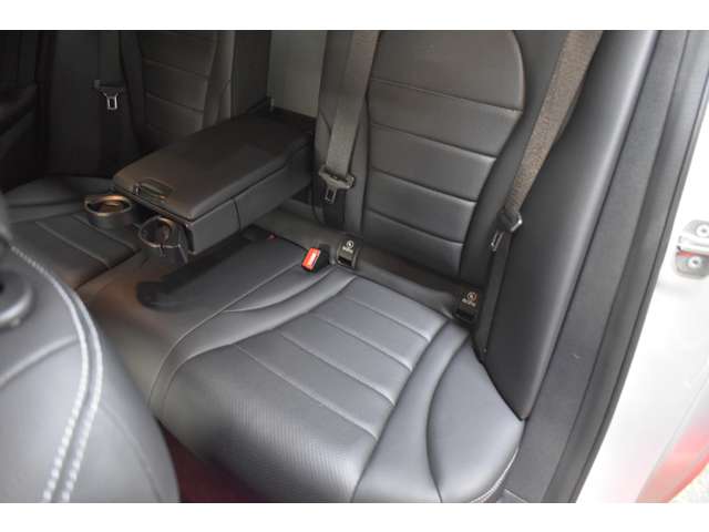 メルセデスベンツ Ｃクラス Ｃ２００ ローレウス エディション （ＢＳＧ搭載モデル） スポーツプラスパッケージ R1年 (関東) 99