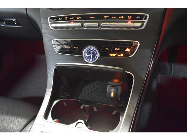 メルセデスベンツ Ｃクラス Ｃ２００ ローレウス エディション （ＢＳＧ搭載モデル） スポーツプラスパッケージ R1年 (関東) 99