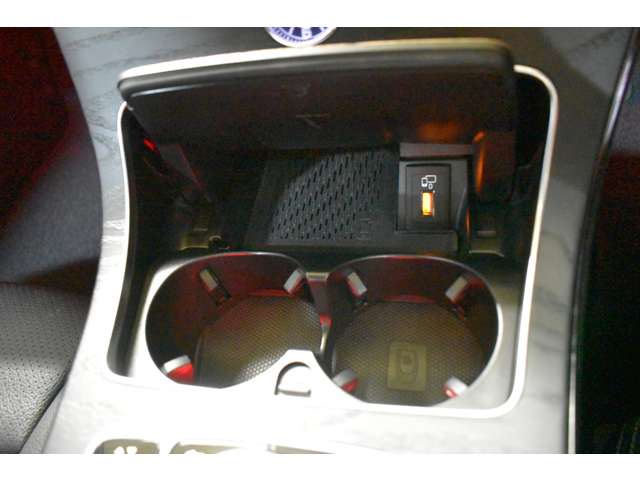 メルセデスベンツ Ｃクラス Ｃ２００ ローレウス エディション （ＢＳＧ搭載モデル） スポーツプラスパッケージ R1年 (関東) 99