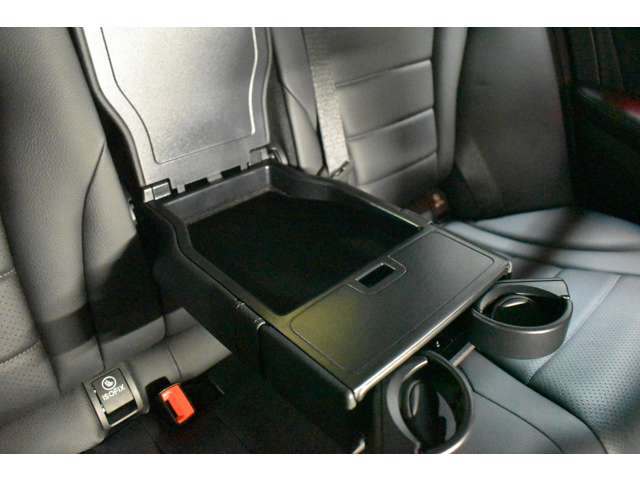 メルセデスベンツ Ｃクラス Ｃ２００ ローレウス エディション （ＢＳＧ搭載モデル） スポーツプラスパッケージ R1年 (関東) 99