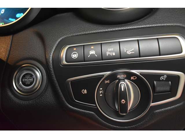 メルセデスベンツ Ｃクラス Ｃ２００ ローレウス エディション （ＢＳＧ搭載モデル） スポーツプラスパッケージ R1年 (関東) 99