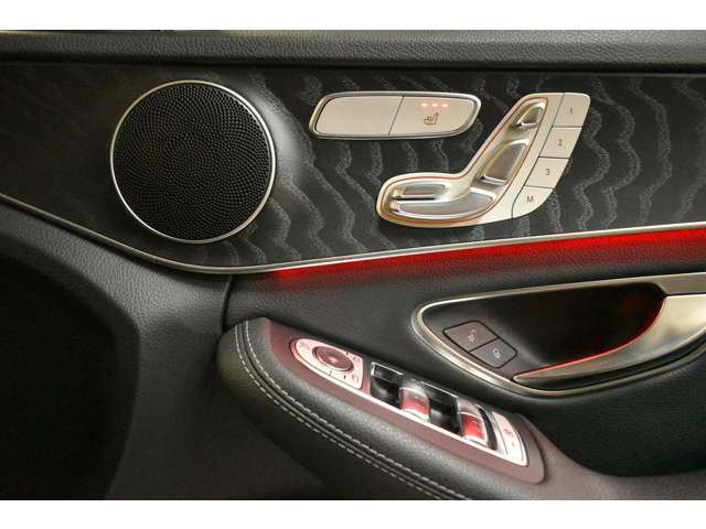 メルセデスベンツ Ｃクラス Ｃ２００ ローレウス エディション （ＢＳＧ搭載モデル） スポーツプラスパッケージ R1年 (関東) 99