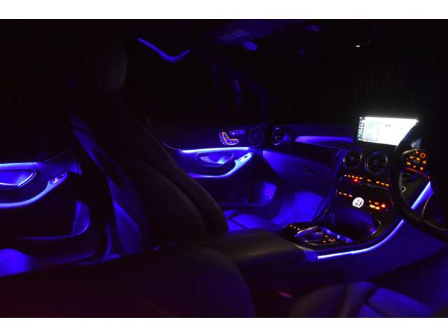 メルセデスベンツ Ｃクラス Ｃ２００ ローレウス エディション （ＢＳＧ搭載モデル） スポーツプラスパッケージ R1年 (関東) 99