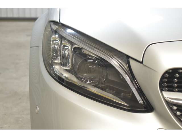 メルセデスベンツ Ｃクラス Ｃ２００ ローレウス エディション （ＢＳＧ搭載モデル） スポーツプラスパッケージ R1年 (関東) 99