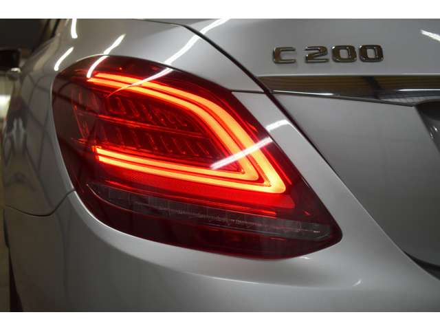 メルセデスベンツ Ｃクラス Ｃ２００ ローレウス エディション （ＢＳＧ搭載モデル） スポーツプラスパッケージ R1年 (関東) 99