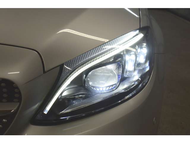 メルセデスベンツ Ｃクラス Ｃ２００ ローレウス エディション （ＢＳＧ搭載モデル） スポーツプラスパッケージ R1年 (関東) 99