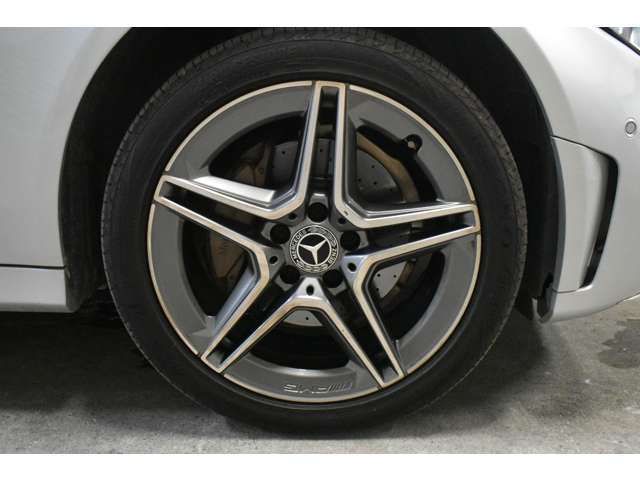 メルセデスベンツ Ｃクラス Ｃ２００ ローレウス エディション （ＢＳＧ搭載モデル） スポーツプラスパッケージ R1年 (関東) 99