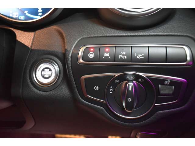 メルセデスベンツ Ｃクラス Ｃ１８０ スポーツ レザーエクスクルーシブパッケージ R1年 (関東) 99