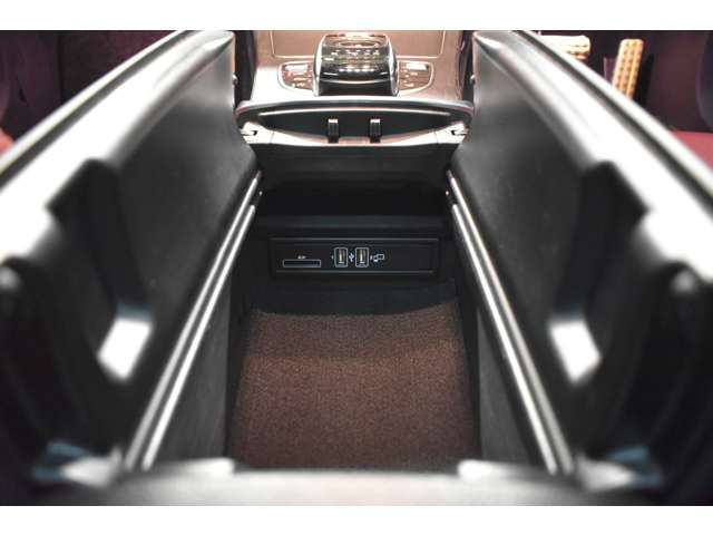 メルセデスベンツ Ｃクラス Ｃ１８０ スポーツ レザーエクスクルーシブパッケージ R1年 (関東) 99