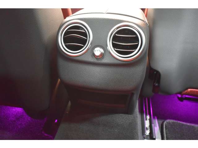 メルセデスベンツ Ｃクラス Ｃ１８０ スポーツ レザーエクスクルーシブパッケージ R1年 (関東) 99