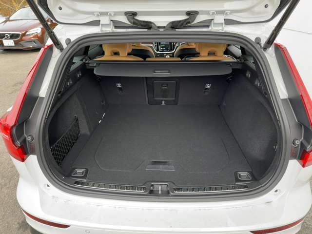 ボルボ Ｖ６０ リチャージ アルティメット Ｔ６ ＡＷＤ プラグイン ハイブリッド ４ＷＤ R6年 (東北) 99