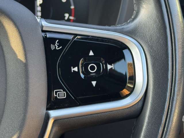 ボルボ ＸＣ６０ Ｔ５ ＡＷＤ インスクリプション ４ＷＤ R2年 (東北) 99