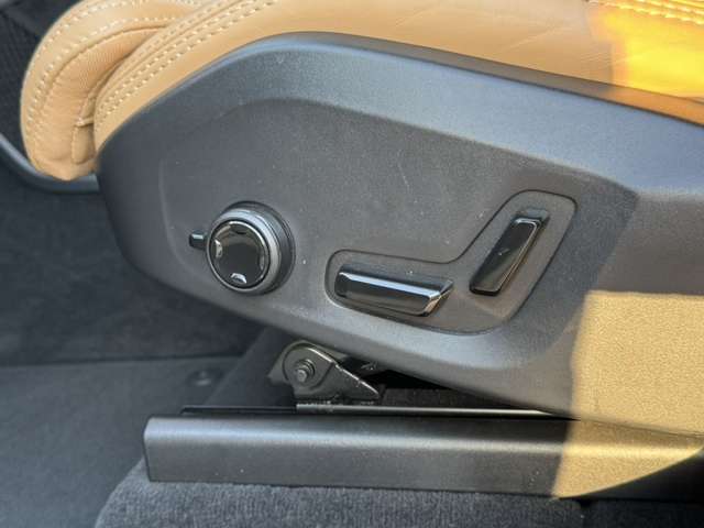 ボルボ ＸＣ６０ Ｔ５ ＡＷＤ インスクリプション ４ＷＤ R2年 (東北) 99