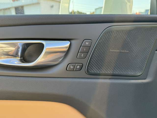 ボルボ ＸＣ６０ Ｔ５ ＡＷＤ インスクリプション ４ＷＤ R2年 (東北) 99