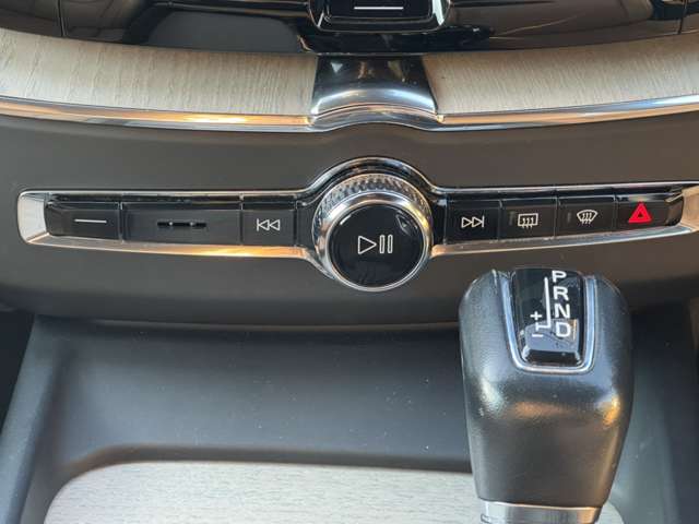 ボルボ ＸＣ６０ Ｔ５ ＡＷＤ インスクリプション ４ＷＤ R2年 (東北) 99