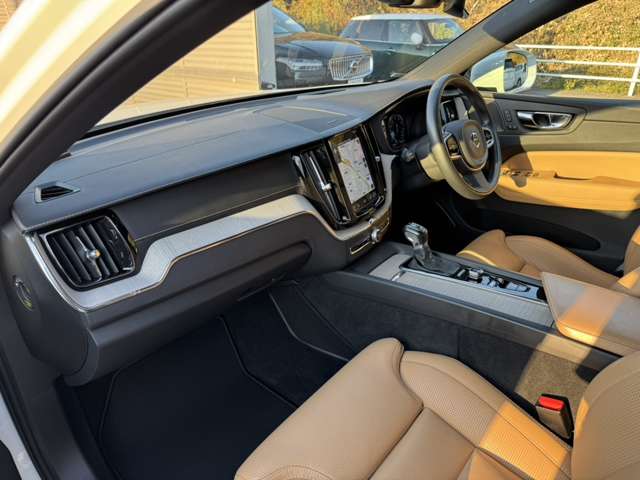 ボルボ ＸＣ６０ Ｔ５ ＡＷＤ インスクリプション ４ＷＤ R2年 (東北) 99