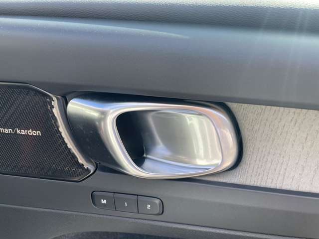 ボルボ ＸＣ４０ Ｔ４ ＡＷＤ インスクリプション ４ＷＤ R2年 (東北) 99