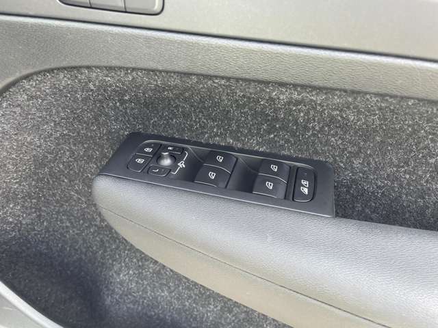 ボルボ ＸＣ４０ Ｔ４ ＡＷＤ インスクリプション ４ＷＤ R2年 (東北) 99