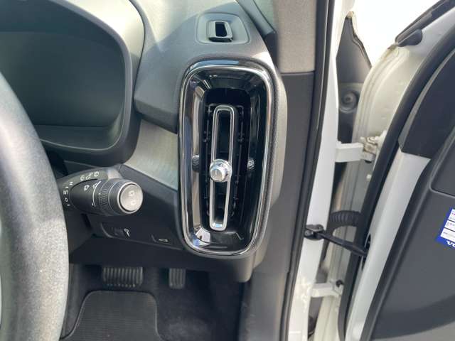 ボルボ ＸＣ４０ Ｔ４ ＡＷＤ インスクリプション ４ＷＤ R2年 (東北) 99