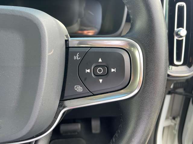 ボルボ ＸＣ４０ Ｔ４ ＡＷＤ インスクリプション ４ＷＤ R2年 (東北) 99