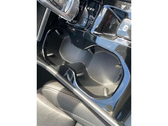 ボルボ ＸＣ４０ Ｔ４ ＡＷＤ インスクリプション ４ＷＤ R2年 (東北) 99