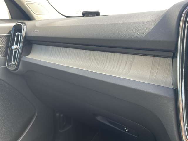 ボルボ ＸＣ４０ Ｔ４ ＡＷＤ インスクリプション ４ＷＤ R2年 (東北) 99