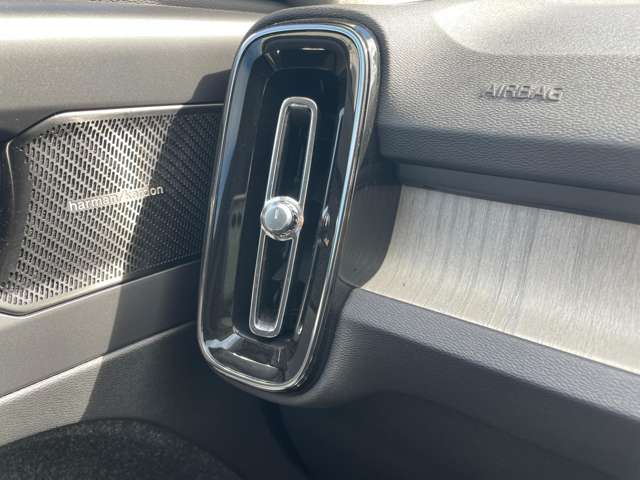 ボルボ ＸＣ４０ Ｔ４ ＡＷＤ インスクリプション ４ＷＤ R2年 (東北) 99