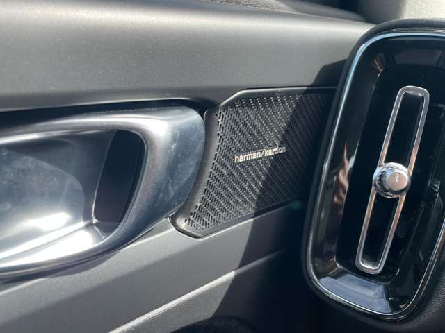 ボルボ ＸＣ４０ Ｔ４ ＡＷＤ インスクリプション ４ＷＤ R2年 (東北) 99