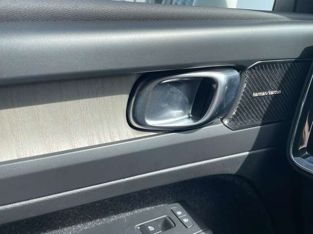 ボルボ ＸＣ４０ Ｔ４ ＡＷＤ インスクリプション ４ＷＤ R2年 (東北) 99