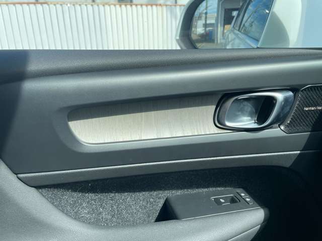 ボルボ ＸＣ４０ Ｔ４ ＡＷＤ インスクリプション ４ＷＤ R2年 (東北) 99