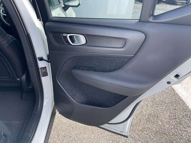 ボルボ ＸＣ４０ Ｔ４ ＡＷＤ インスクリプション ４ＷＤ R2年 (東北) 99