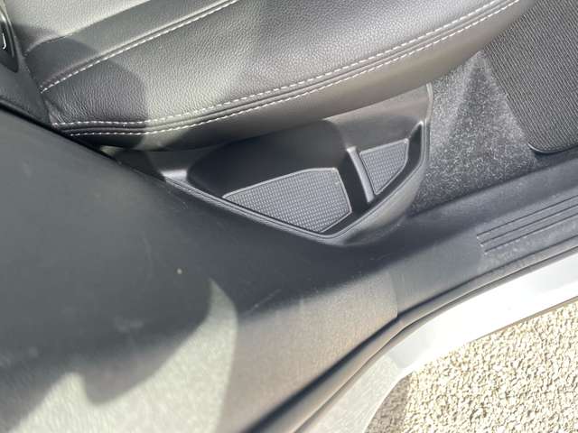 ボルボ ＸＣ４０ Ｔ４ ＡＷＤ インスクリプション ４ＷＤ R2年 (東北) 99