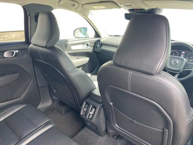 ボルボ ＸＣ４０ Ｔ４ ＡＷＤ インスクリプション ４ＷＤ R2年 (東北) 99