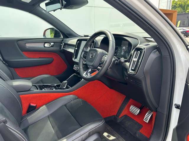 ボルボ ＸＣ４０ Ｔ４ ＡＷＤ Ｒデザイン ４ＷＤ R1年 (東北) 99