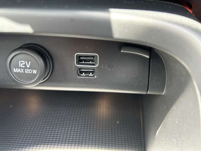 ボルボ ＸＣ４０ Ｔ４ ＡＷＤ Ｒデザイン ４ＷＤ R1年 (東北) 99