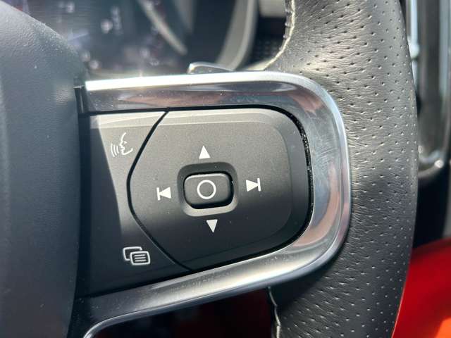 ボルボ ＸＣ４０ Ｔ４ ＡＷＤ Ｒデザイン ４ＷＤ R1年 (東北) 99