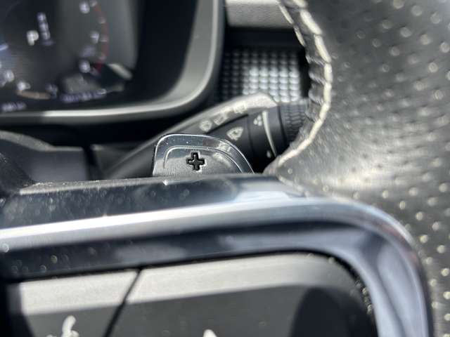 ボルボ ＸＣ４０ Ｔ４ ＡＷＤ Ｒデザイン ４ＷＤ R1年 (東北) 99