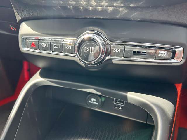 ボルボ ＸＣ４０ Ｔ４ ＡＷＤ Ｒデザイン ４ＷＤ R1年 (東北) 99