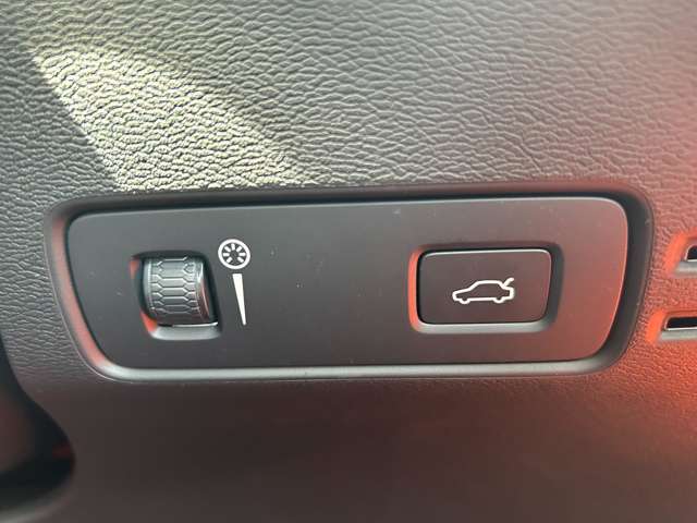 ボルボ ＸＣ４０ Ｔ４ ＡＷＤ Ｒデザイン ４ＷＤ R1年 (東北) 99