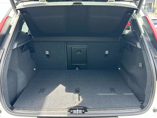 ボルボ ＸＣ４０ Ｔ４ ＡＷＤ Ｒデザイン ４ＷＤ R1年 (東北) 99