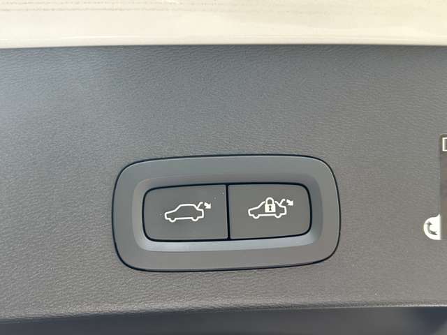 ボルボ ＸＣ４０ Ｔ４ ＡＷＤ Ｒデザイン ４ＷＤ R1年 (東北) 99