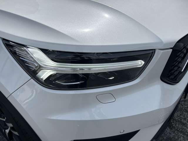 ボルボ ＸＣ４０ Ｔ４ ＡＷＤ Ｒデザイン ４ＷＤ R1年 (東北) 99