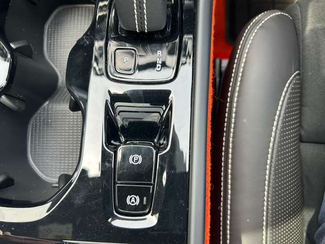 ボルボ ＸＣ４０ Ｔ４ ＡＷＤ Ｒデザイン ４ＷＤ R1年 (東北) 99