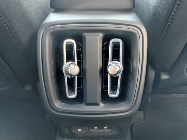 ボルボ ＸＣ４０リチャージ アルティメット シングルモーター R5年 (東北) 99