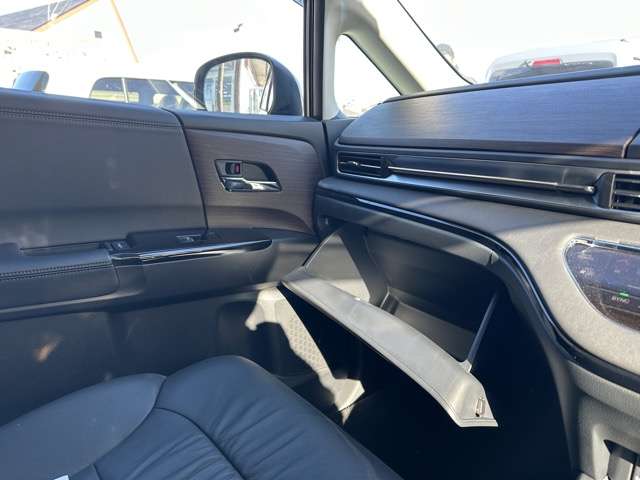 ホンダ オデッセイ　ハイブリッド ２．０ Ｅ：ＨＥＶ アブソルート ＥＸ R6年 (東海) 99